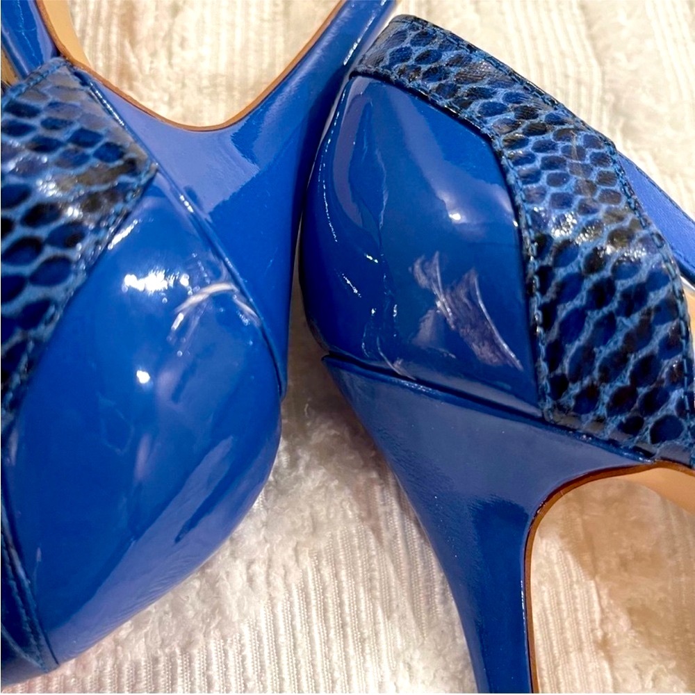 Marc Fisher Blue Open Toe Heel
Size 7 1/2 - Picture 6 of 8
